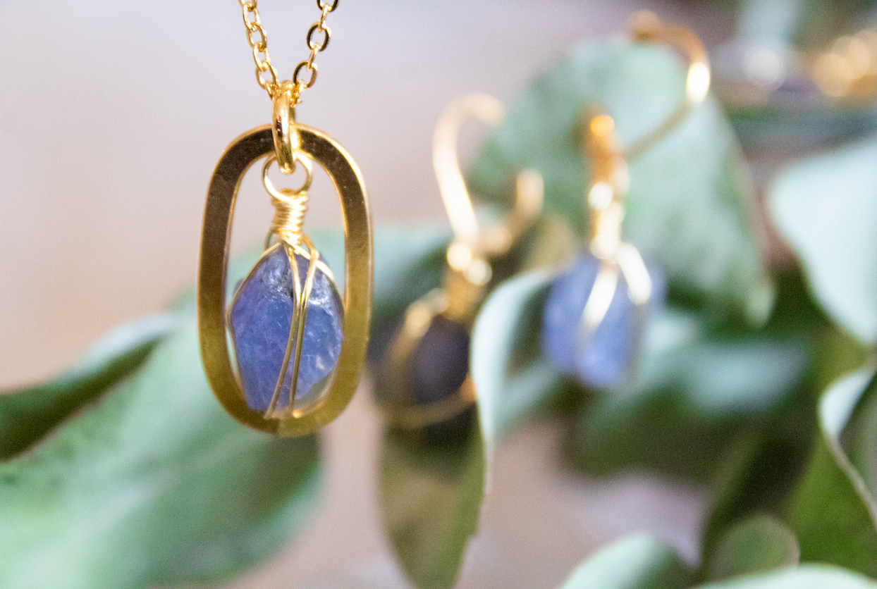 Expression. Necklace with tanzanite