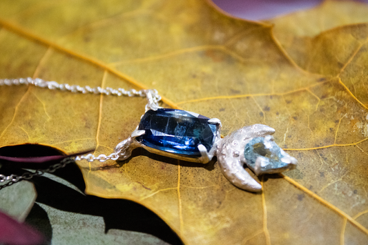 Dreaming. Kyanite and topaz necklace