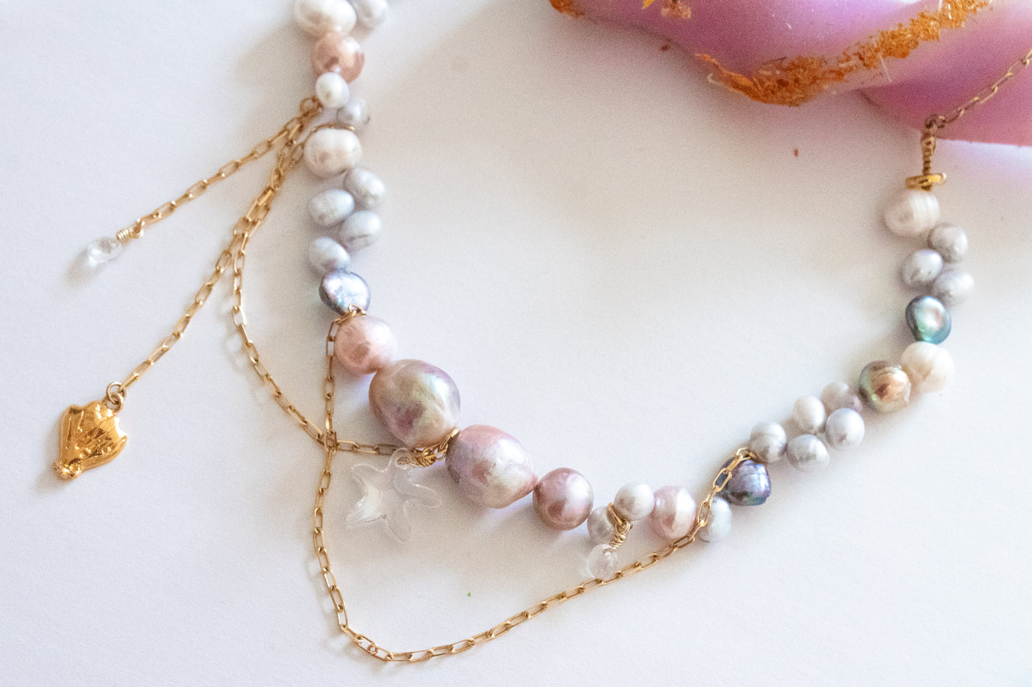 Aphrodite. Necklace with pearls, Swarovski and shell pendant.