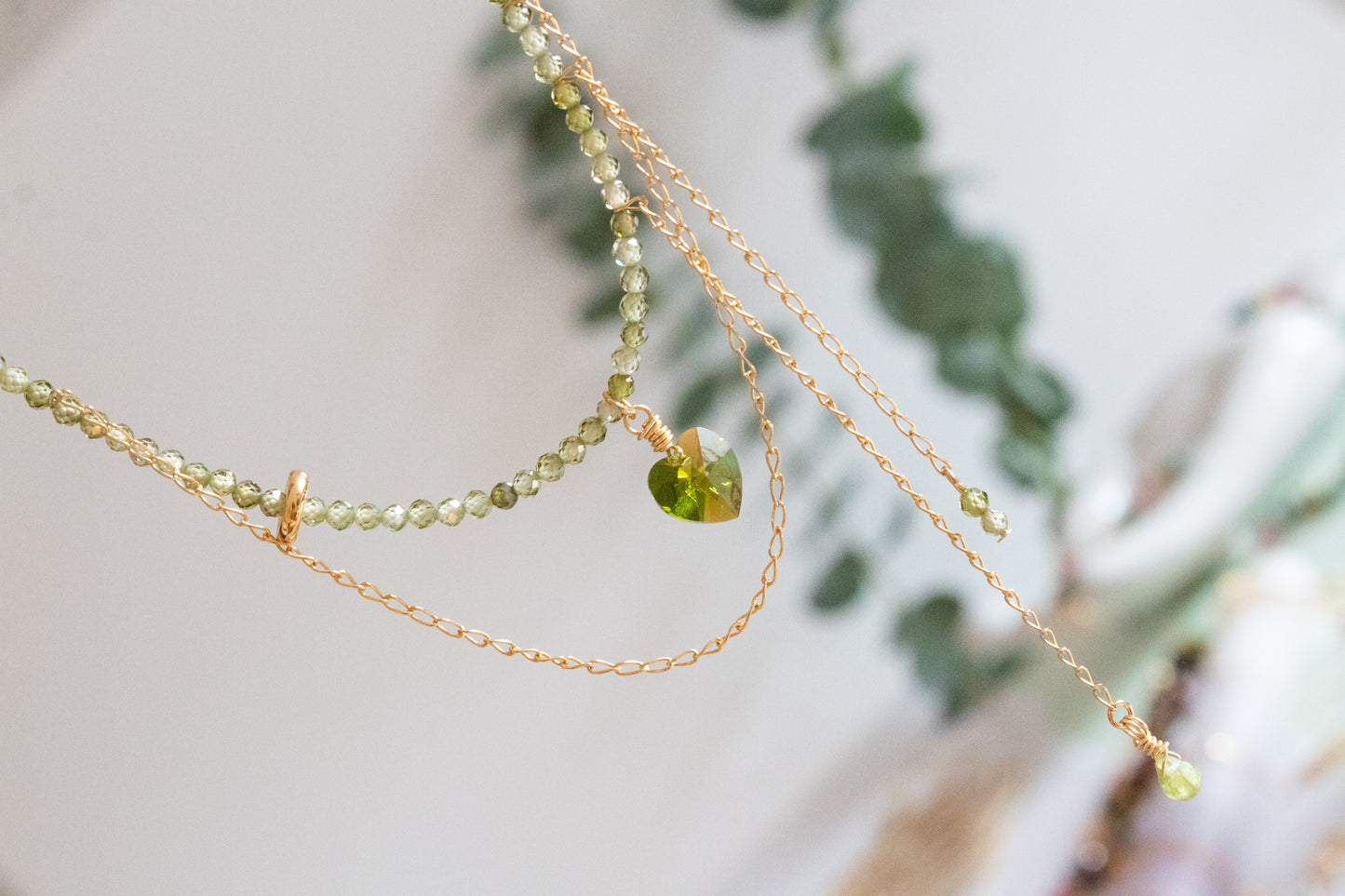 Cetrino. Choker con circonias y peridoto