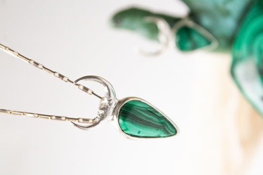 Moon. Silver necklace with malachite in green cabochon